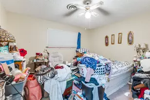 305 Cedar Creek Ct, Fort Worth, TX 76103 - Photo 18