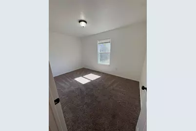 932 E Davis Avenue, Fort Worth, TX 76104 - Photo 10