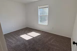 932 E Davis Ave, Fort Worth, TX 76104 - Photo 10