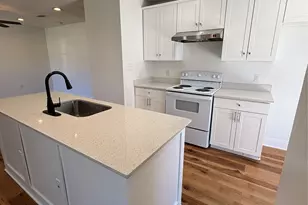 932 E Davis Ave, Fort Worth, TX 76104 - Photo 2