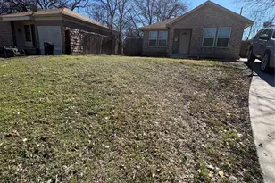 932 E Davis Ave, Fort Worth, TX 76104 - Photo 22