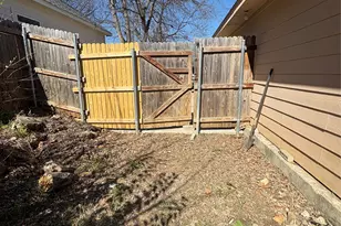 932 E Davis Ave, Fort Worth, TX 76104 - Photo 24