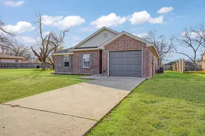 700 E 6th Street, Bonham, TX 75418 - Photo 2