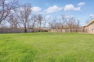700 E 6th St, Bonham, TX 75418 - Photo 24