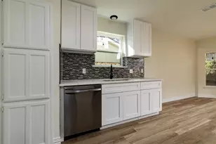 1052 Fox River Ln, Fort Worth, TX 76120 - Photo 16