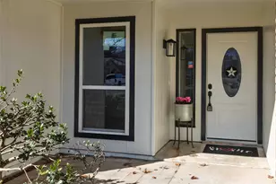 1052 Fox River Ln, Fort Worth, TX 76120 - Photo 4