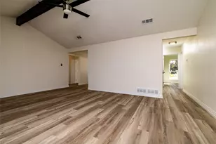 1052 Fox River Ln, Fort Worth, TX 76120 - Photo 8