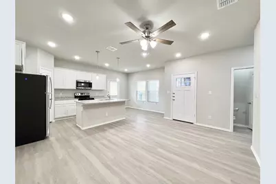 3501 E Renfro Street #416, Burleson, TX 76028 - Photo 4