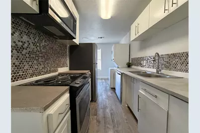 220 E Woodin Boulevard, Dallas, TX 75216 - Photo 4