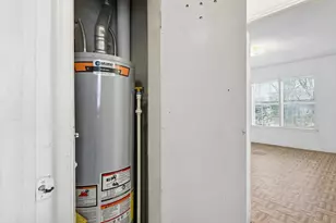 953 E Lowden St, Fort Worth, TX 76104 - Photo 10