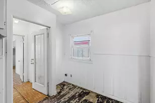 953 E Lowden St, Fort Worth, TX 76104 - Photo 8