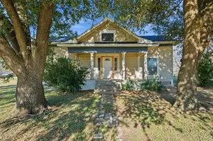 602 Cedar St, Lott, TX 76656 - Photo 2