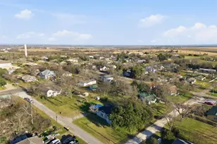 602 Cedar St, Lott, TX 76656 - Photo 26