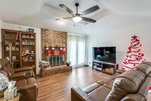 1509 Springbrook St, Corinth, TX 76210 - Photo 2