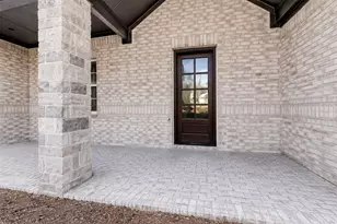 1011 Division St, Greenville, TX 75401 - Photo 2