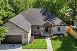 1011 Division St, Greenville, TX 75401 - Photo 2