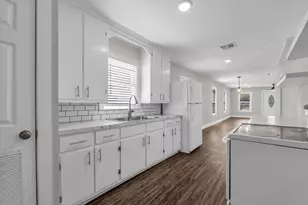 1908 S 19th St, Waco, TX 76706 - Photo 12