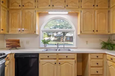 327 E Chapman Road, Hewitt, TX 76643 - Photo 14