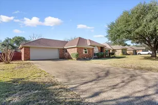 327 E Chapman Rd, Hewitt, TX 76643 - Photo 4