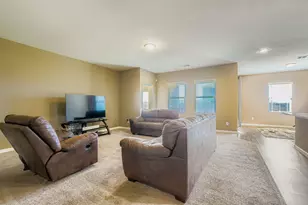 408 Gypsum Ln, Glenn Heights, TX 75154 - Photo 2