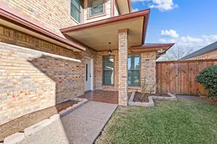1110 Carrington Ct, Irving, TX 75060 - Photo 2