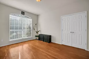 2228 Sparrow Hawk Ct, Grand Prairie, TX 75052 - Photo 12