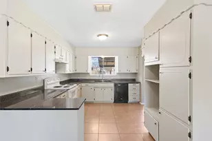 1206 Anetta St, Bowie, TX 76230 - Photo 2