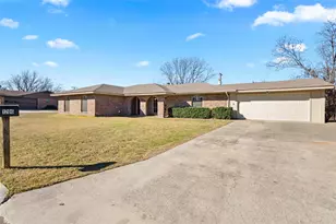 1206 Anetta St, Bowie, TX 76230 - Photo 1