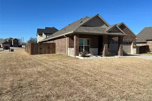 410 Ellis Place Dr, Greenville, TX 75402 - Photo 2
