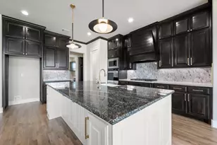 2461 Tyler Wade Trl, Waxahachie, TX 75167 - Photo 2