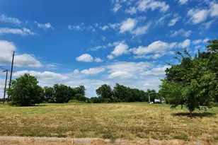 402 Andrew Dr W, Mabank, TX 75147 - Photo 1
