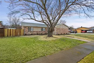 565 Park Center Blvd, Saginaw, TX 76179 - Photo 2