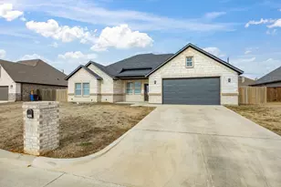 2103 Briarwood Dr, Bridgeport, TX 76426 - Photo 2