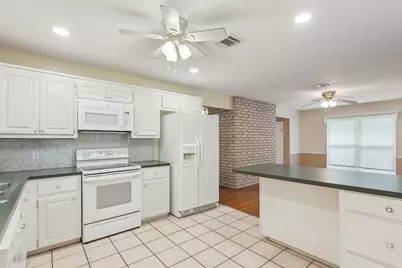 103 Spring Oak Street, Lacy Lakeview, TX 76705 - Photo 12