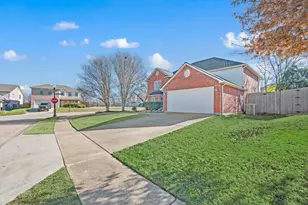 332 Cortland Cir, Roanoke, TX 76262 - Photo 4