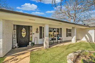 1011 Tanglewood Ln, Arlington, TX 76012 - Photo 2