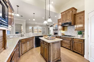 7805 Shady Oaks Dr, North Richland Hills, TX 76182 - Photo 16