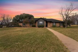 9130 Hanging Moss Dr, Granbury, TX 76049 - Photo 2