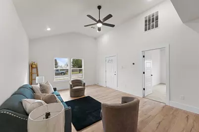 301 N Friou Street, Alvarado, TX 76009 - Photo 4