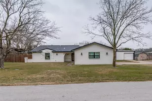 1055 Wright St, Terrell, TX 75160 - Photo 2
