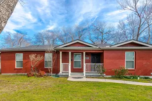 1333 S Pine St, Grapevine, TX 76051 - Photo 1