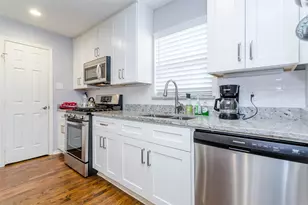 1333 S Pine St, Grapevine, TX 76051 - Photo 4