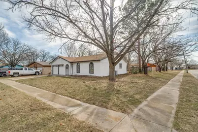 941 Willow Circle S, Burleson, TX 76028 - Photo 1