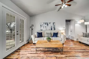 941 Willow Cir S, Burleson, TX 76028 - Photo 4