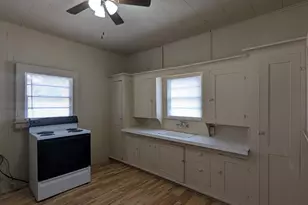 731 Cherry St, Graham, TX 76450 - Photo 6