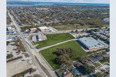 520 E Oates Boulevard, Garland, TX 75043 - Photo 2