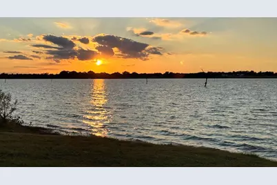 720 Lakeshore Drive, Little Elm, TX 75068 - Photo 4