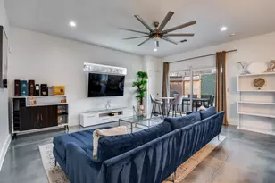 130 S Cisco St, Dallas, TX 75246 - Photo 2