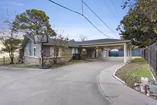 327 Nob Hill Ln, Seven Points, TX 75143 - Photo 2