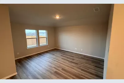 568 Marsh Street, Cleburne, TX 76033 - Photo 8